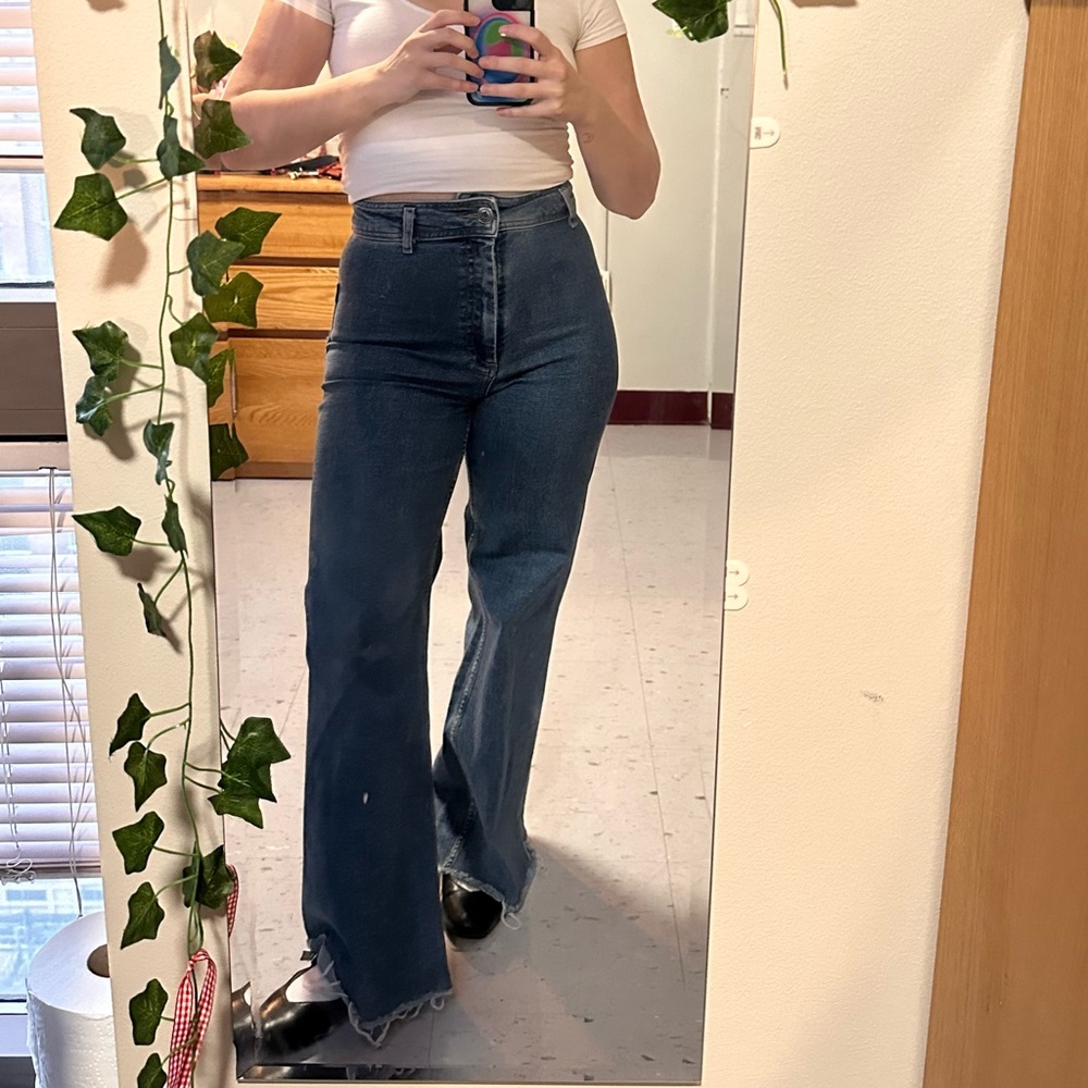 HIGH RISE FLARED BLUE JEANS